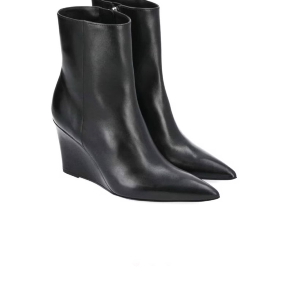 Black Leather Pointed Toe Boots brand new